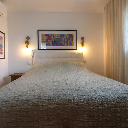 Pass The Keys Beautiful Beachside Retreat Costa מיחאס